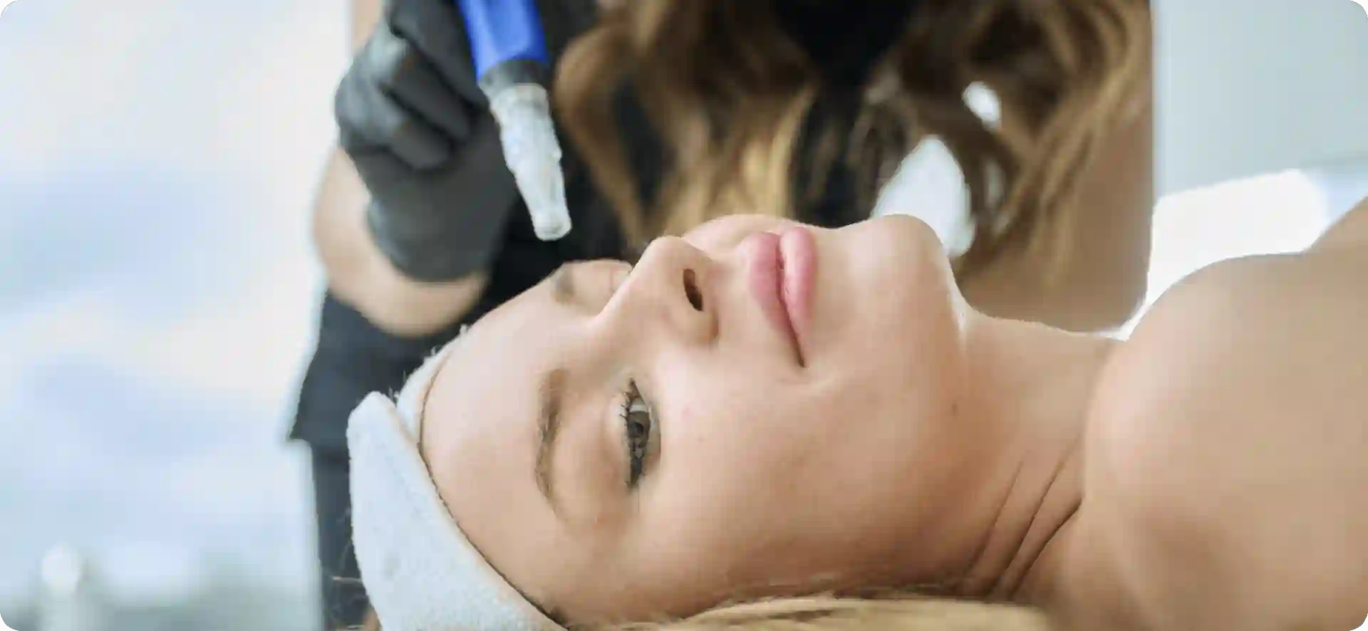 How Do Microneedles Trigger New Collagen and Elastin in Loose Skin West Sussex?